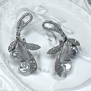 😍😍 Handmade Freshwater Premium Blue Keshi Pearl Crystal Earrings S925 SS Posts